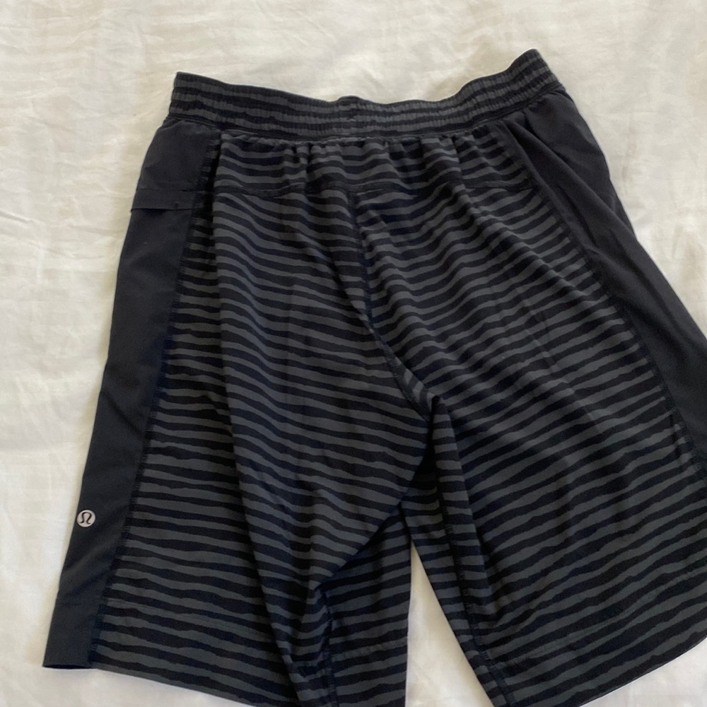 Lululemon Shorts - medium - black & gray